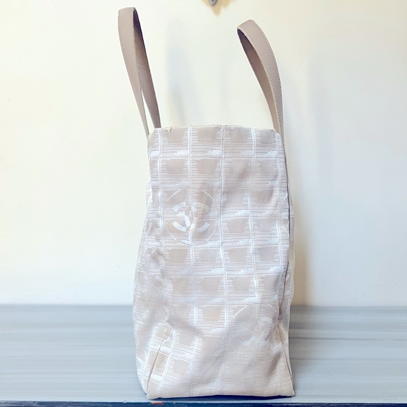 ❤️Authentic CHANEL Tote❤️ - Picture 4 of 16